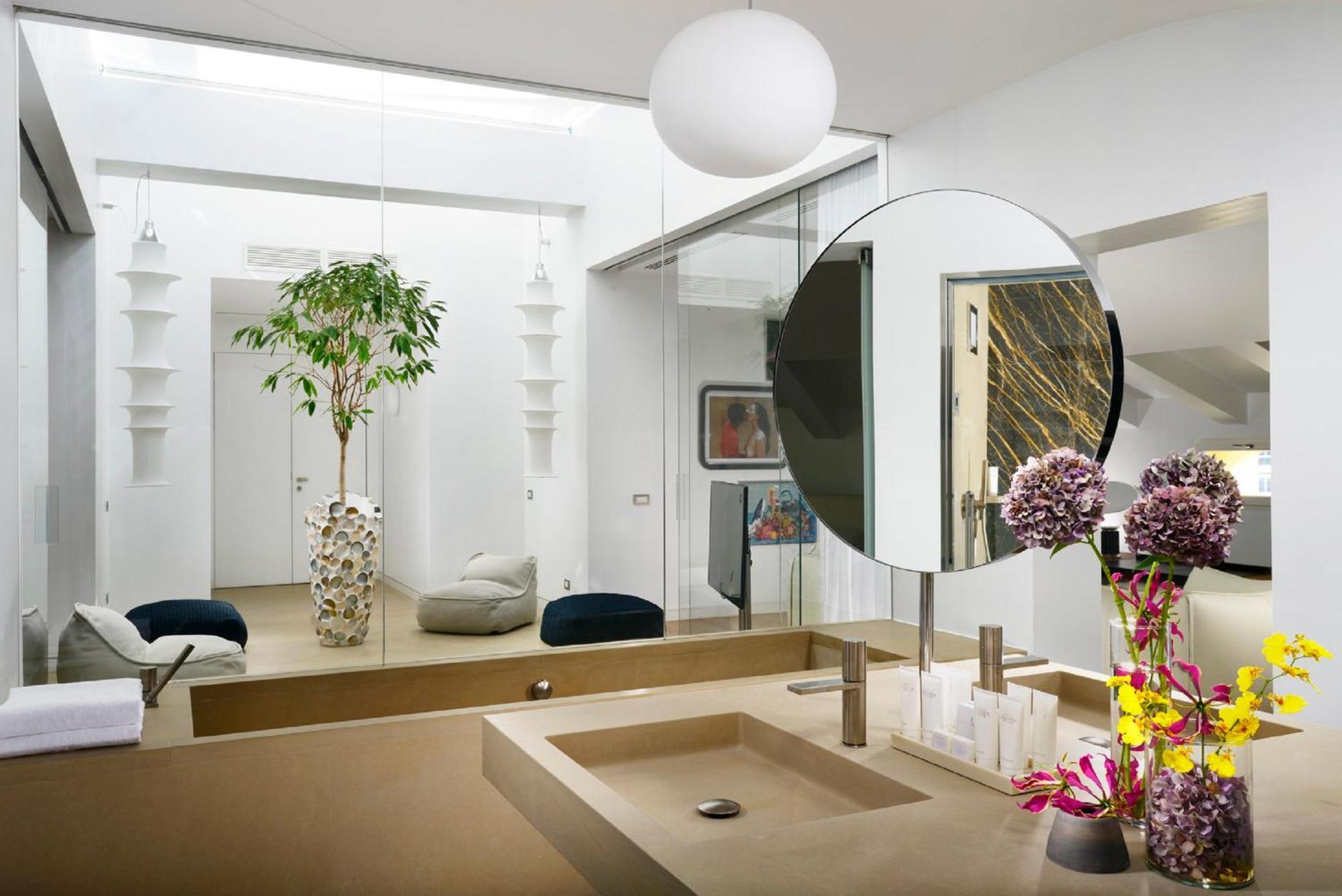 Suite Skylight
